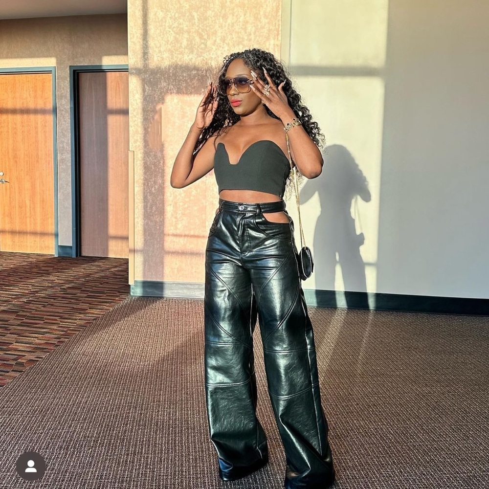 ZARA FLASH SALE ⚡️BLOGGERS FAV SWEETHEART NECK Black TOP Size Small